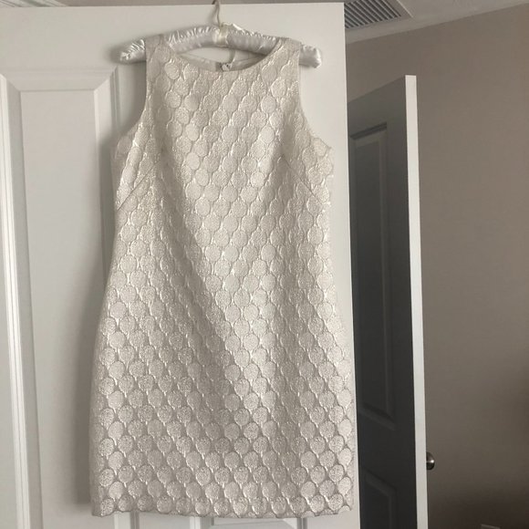 Eliza J Dresses & Skirts - Eliza J  Off-white  and Gold dress Size 6P